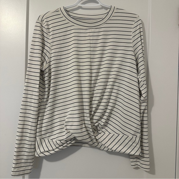 Old Navy Active Relaxed Breathe ON Twist- Hem Cropped Long Sleeve Top Size Large - Picture 1 of 11